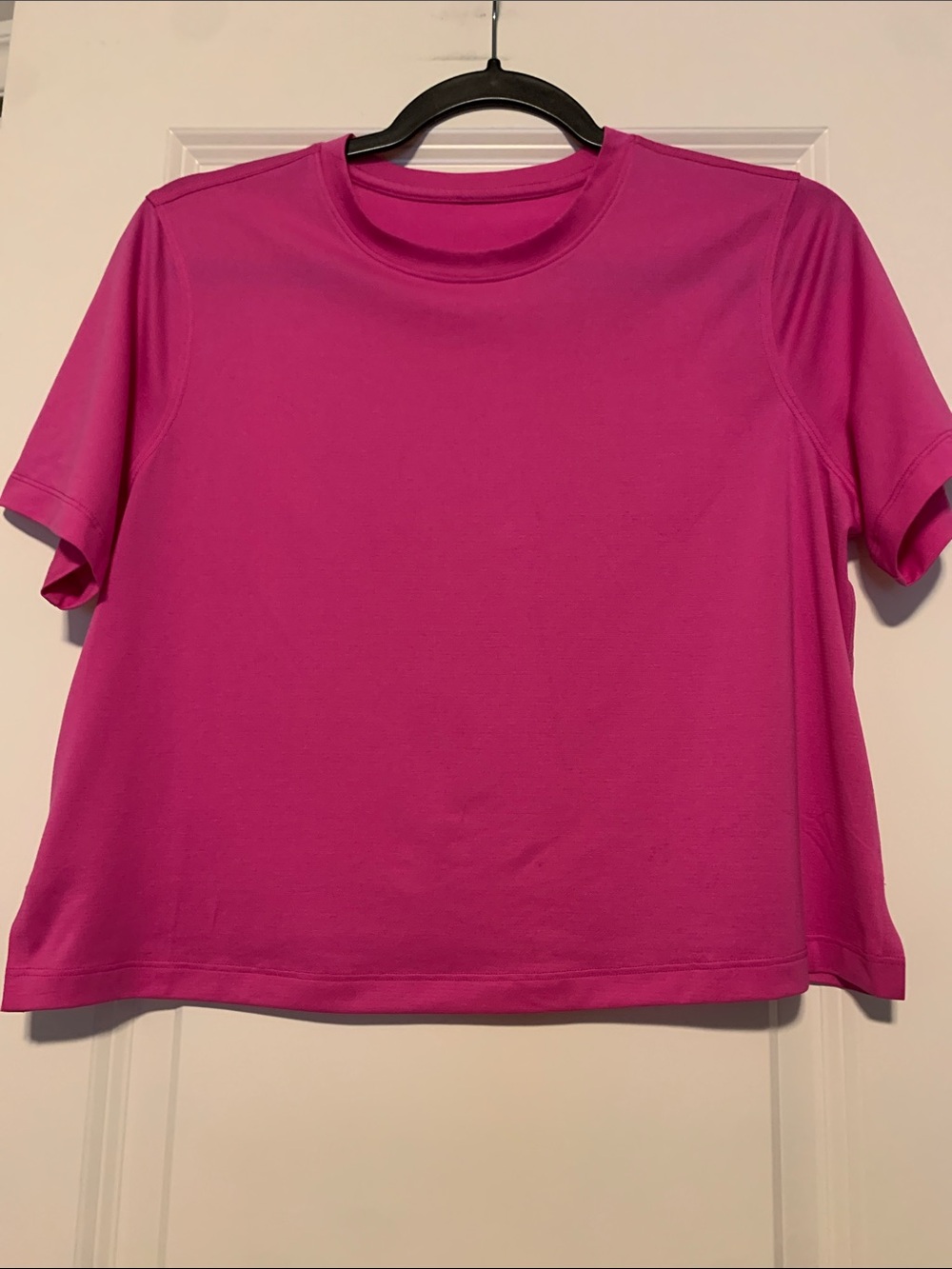 Lululemon Ultralight Waist Length SS Top
Sz 8, a couple of small marks pictured